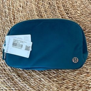 Lululemon Belt Bag - Green Jasper/Gold